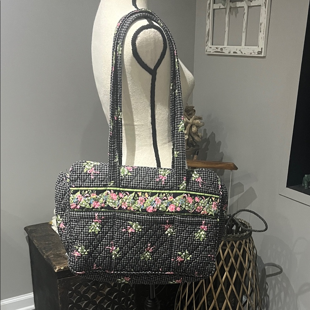 Lilly Pulitzer NEW HOPE RETIRED Black and Pink Floral Shoulder Bag Set